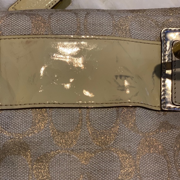 Authentic - Well loved Coach purse. Signs of use. - Picture 10 of 10